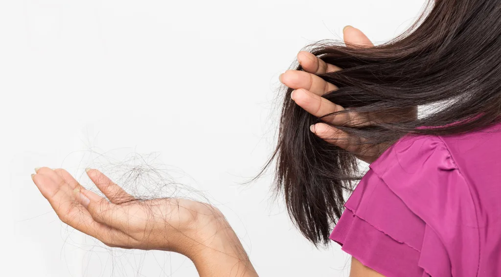 Tóc rụng nhiều là bị gì