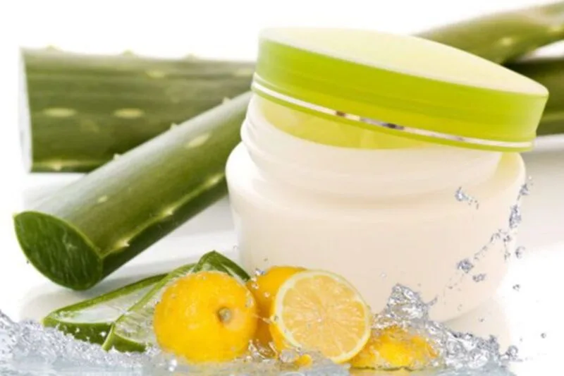 Nước cốt chanh chỉ nên được sử dụng với lượng rất nhỏ khi kết hợp cùng gel nha đam